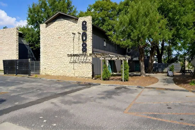 $899,000 | 608 Franklin Boulevard, Austin, TX 78751