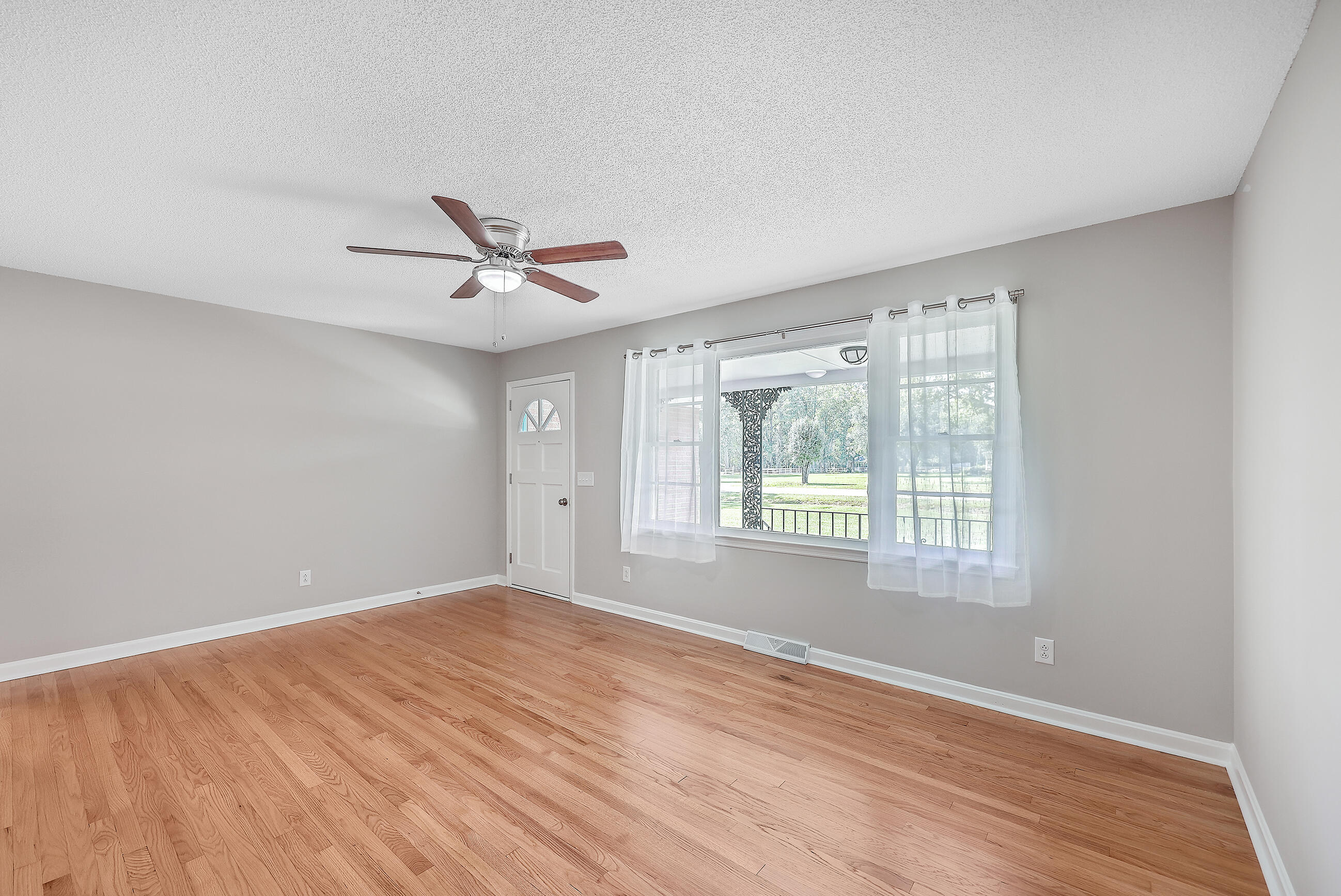 1190 Jedburg Road Summerville, SC 29486 - Photo 10 of 38 ZYN_4463_4_5_6_7_8_9
