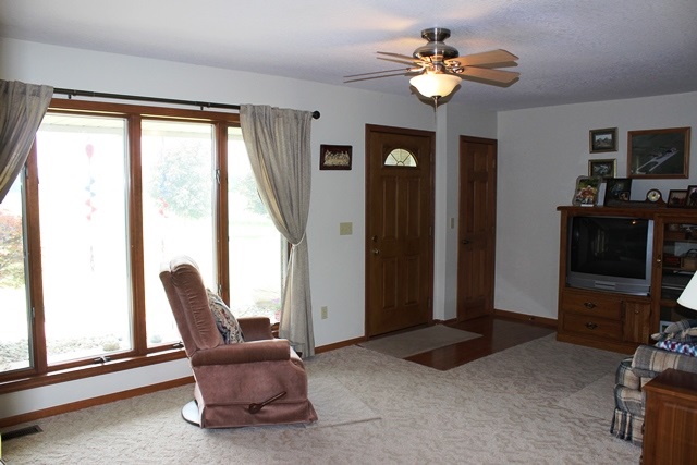 10127 Arcola Road Fort Wayne, IN 46818 - Photo 6 of 23