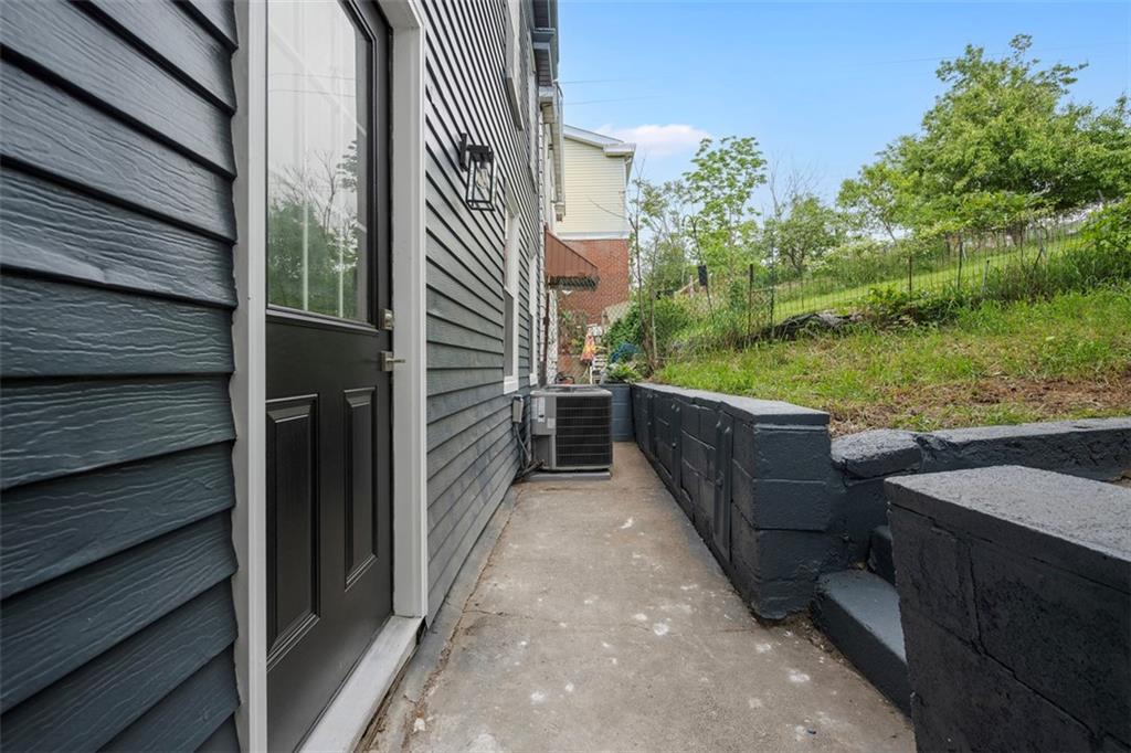 230 Linnview Avenue Pittsburgh, PA 15210 - Photo 29 of 32 a balcony with street view