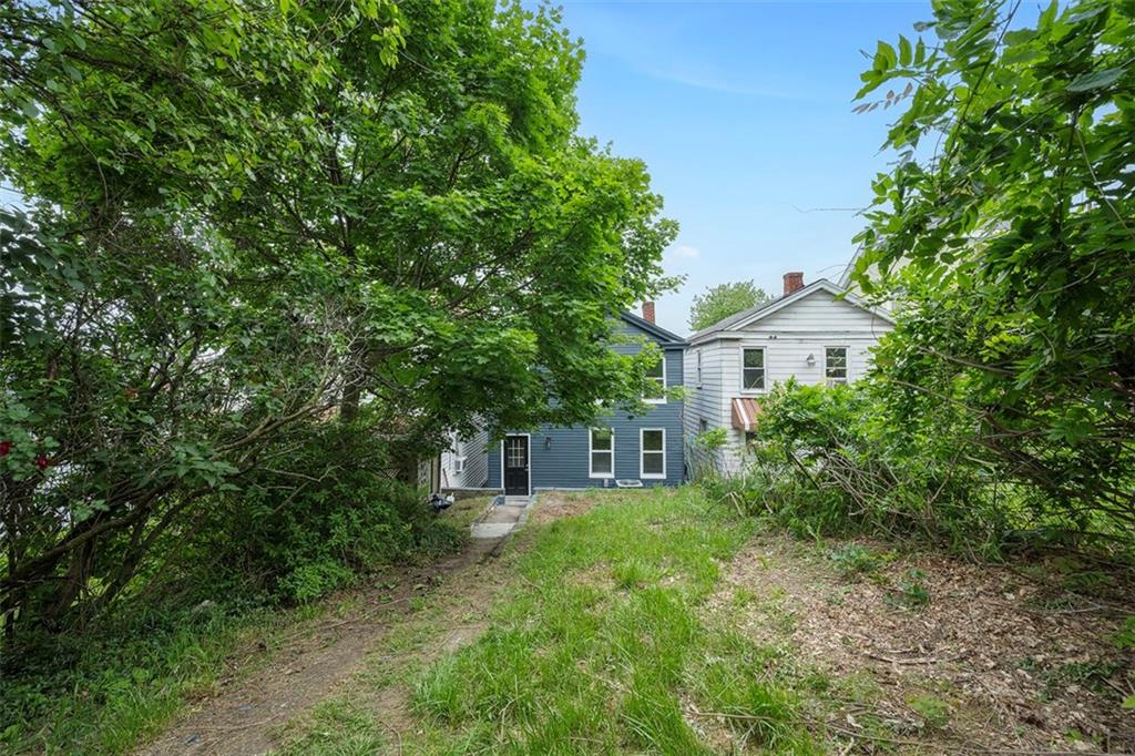 230 Linnview Avenue Pittsburgh, PA 15210 - Photo 5 of 32 a house view with a outdoor space