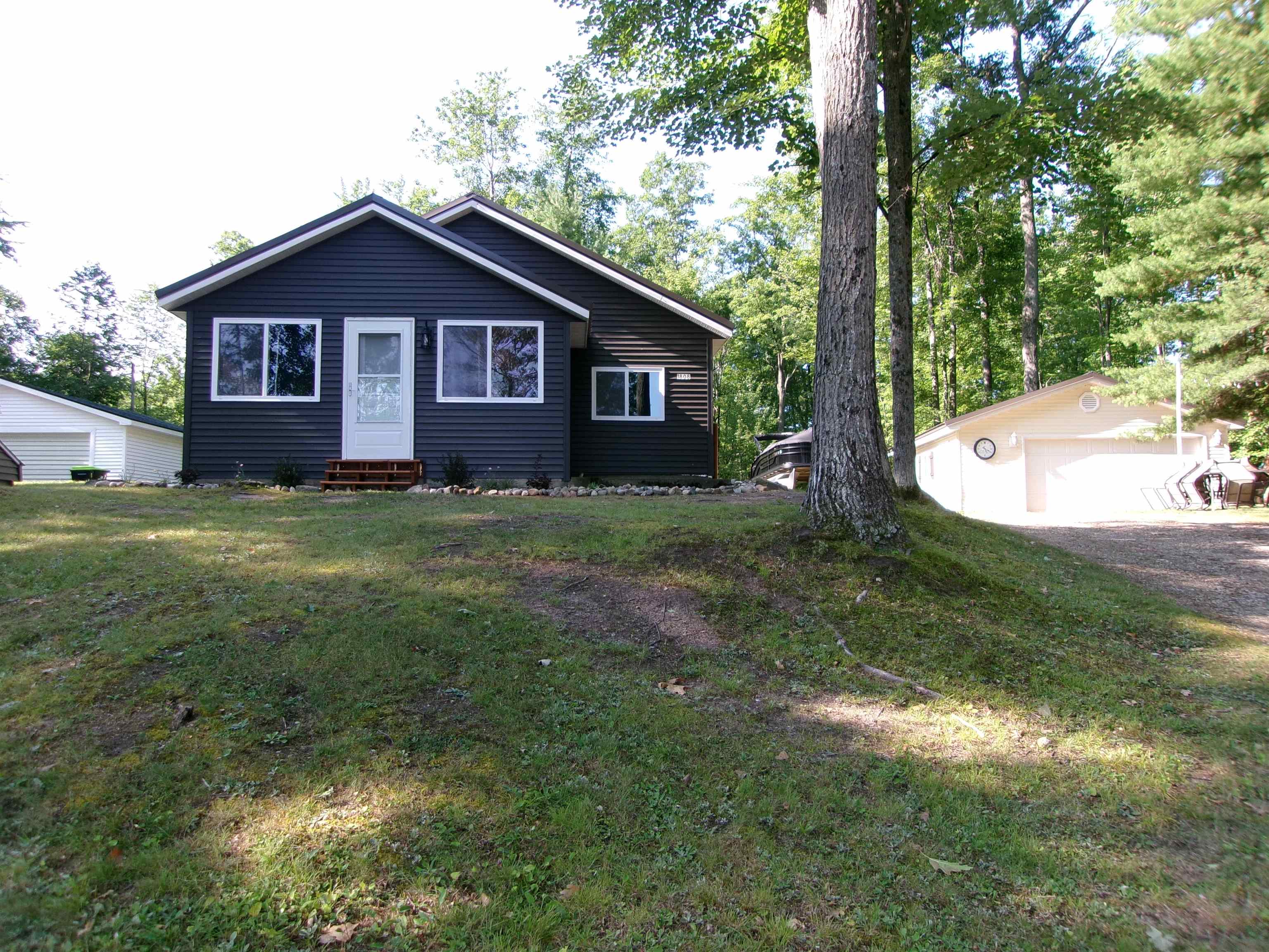 1808 Arbor Road Lake, MI 48632 - Photo 3 of 46
