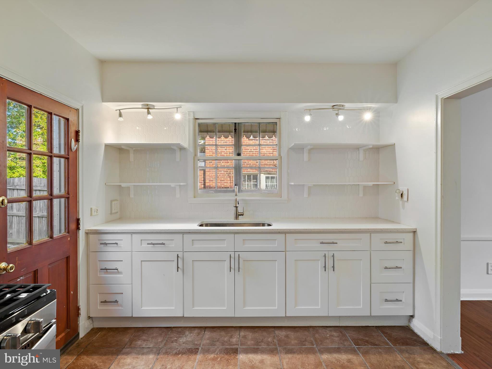 604 Stevenson Lane Towson, MD 21286 - Photo 9 of 37