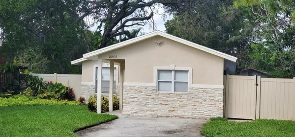 $3,200 | 2205 Calexico Way South, St. Petersburg, FL 33712