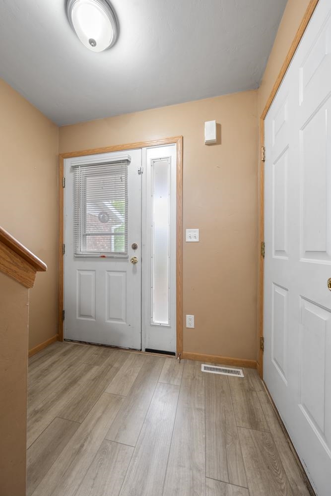 2551 Telluride Trail, Unit F Green Bay, WI 54313 - Photo 3 of 26