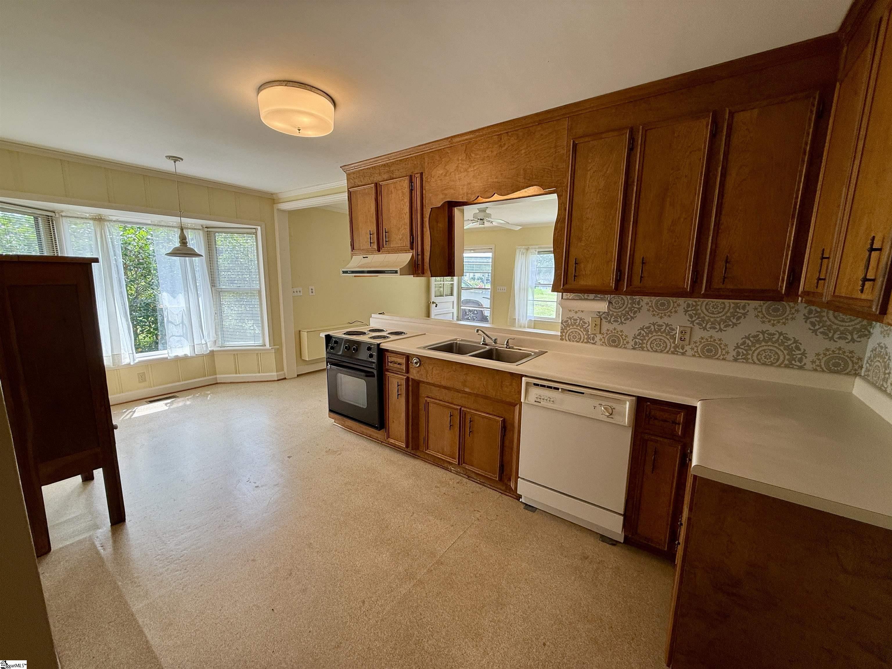 301 Pine Street Clinton, SC 29325 - Photo 8 of 20