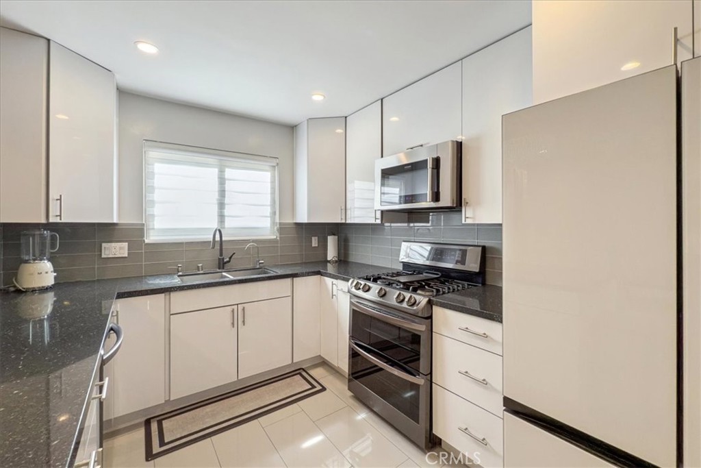 1156 San Rafael Avenue, Unit 2 Glendale, CA 91202 - Photo 9 of 23