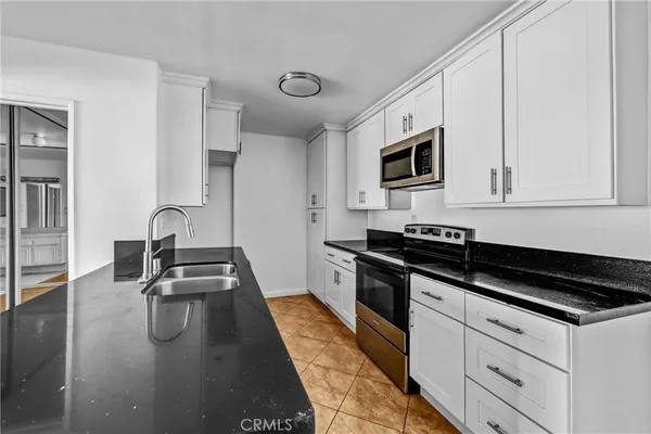 a kitchen with stainless steel appliances granite countertop a stove and a granite counter tops
