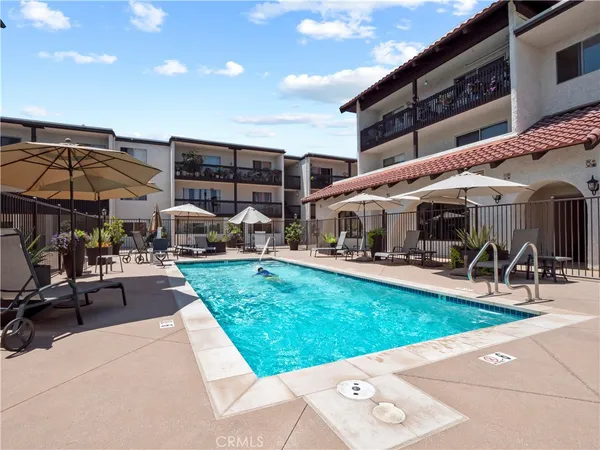 $2,795 | 5334 Lindley Avenue, Unit 319, Encino, CA 91316