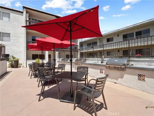 $2,645 | 5334 Lindley Avenue, Unit 319, Encino, CA 91316