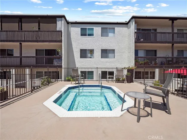 $2,645 | 5334 Lindley Avenue, Unit 319, Encino, CA 91316