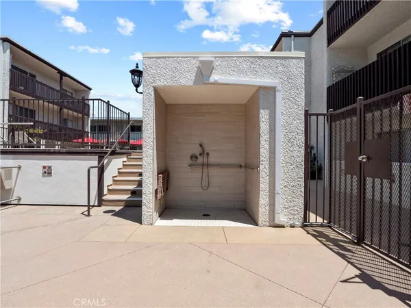 $2,645 | 5334 Lindley Avenue, Unit 319, Encino, CA 91316