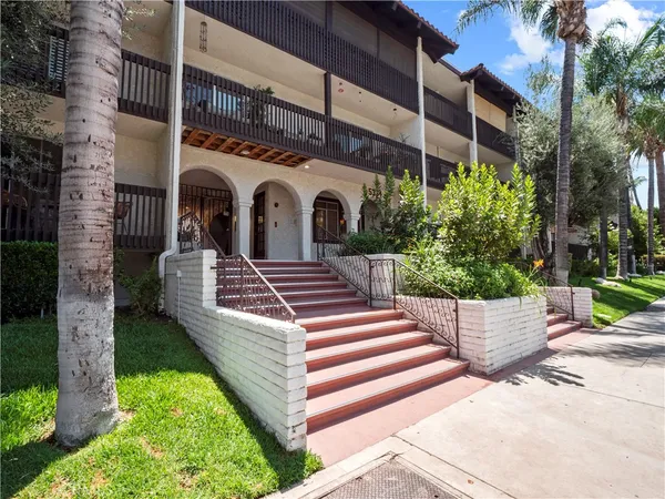 $2,645 | 5334 Lindley Avenue, Unit 319, Encino, CA 91316