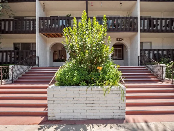 $2,645 | 5334 Lindley Avenue, Unit 319, Encino, CA 91316