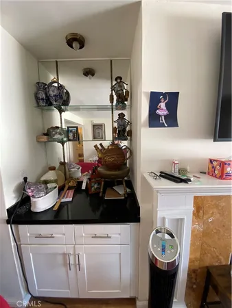 $2,645 | 5334 Lindley Avenue, Unit 319, Encino, CA 91316