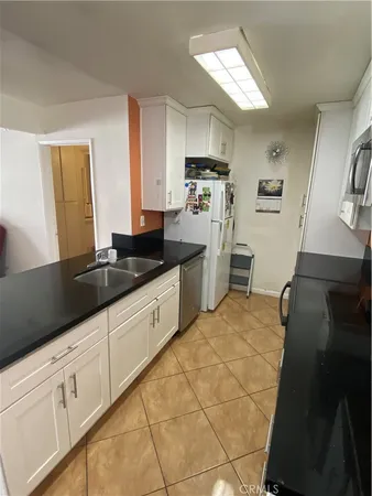 $2,645 | 5334 Lindley Avenue, Unit 319, Encino, CA 91316