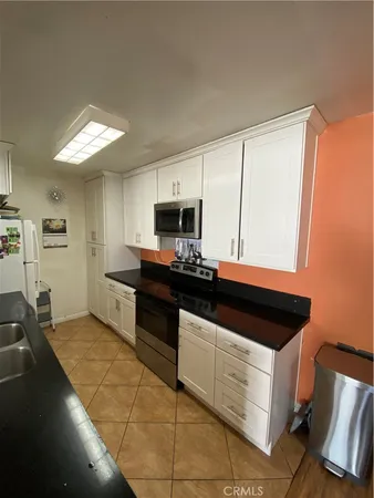 $2,645 | 5334 Lindley Avenue, Unit 319, Encino, CA 91316