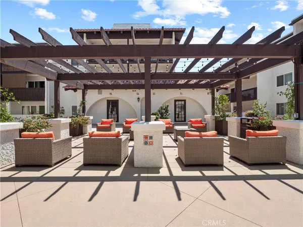 $2,645 | 5334 Lindley Avenue, Unit 319, Encino, CA 91316