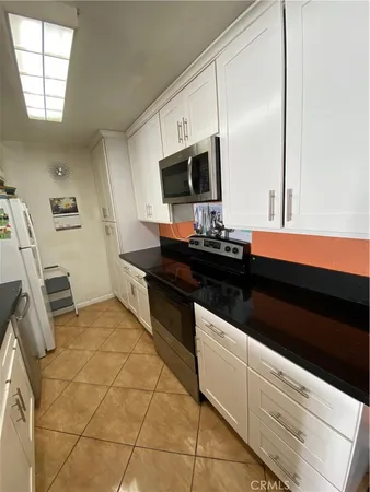 $2,645 | 5334 Lindley Avenue, Unit 319, Encino, CA 91316