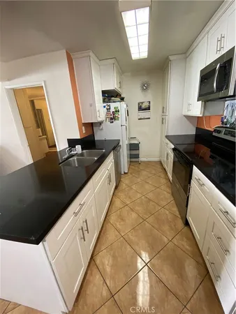 $2,645 | 5334 Lindley Avenue, Unit 319, Encino, CA 91316