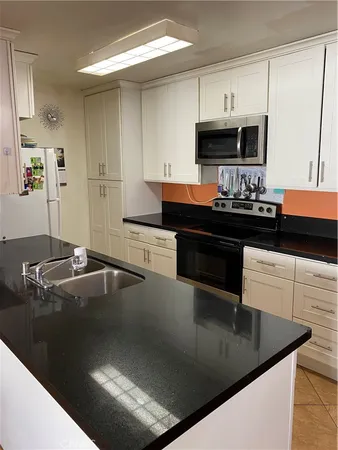 $2,645 | 5334 Lindley Avenue, Unit 319, Encino, CA 91316