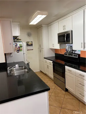 $2,645 | 5334 Lindley Avenue, Unit 319, Encino, CA 91316