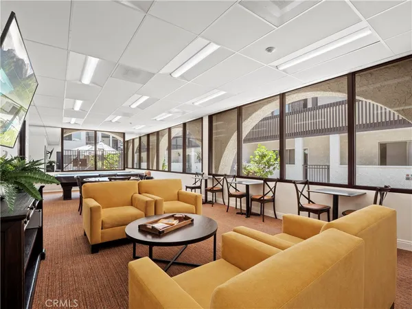 $2,645 | 5334 Lindley Avenue, Unit 319, Encino, CA 91316