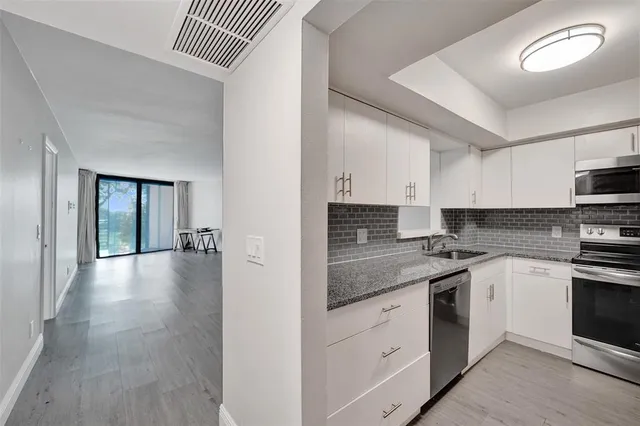 $2,300 | 3800 North Hills Drive, Unit 412, Hollywood, FL 33021