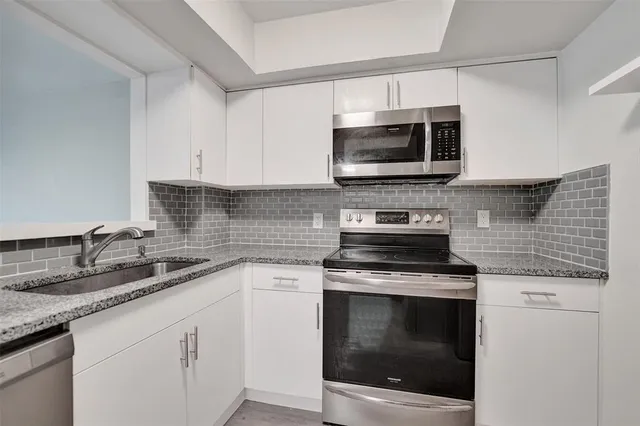 $2,300 | 3800 North Hills Drive, Unit 412, Hollywood, FL 33021