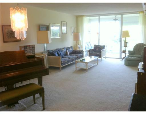3080 North Course Drive, Unit 605 Pompano Beach, FL 33069 - Photo 3 of 13 Living Room
