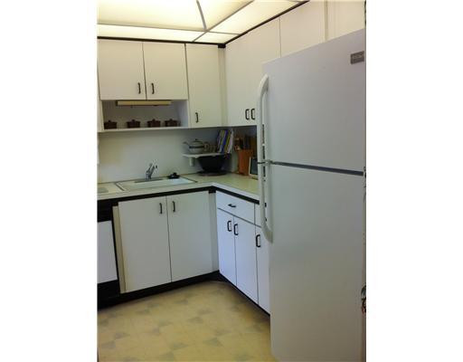 3080 North Course Drive, Unit 605 Pompano Beach, FL 33069 - Photo 5 of 13 Kitchen