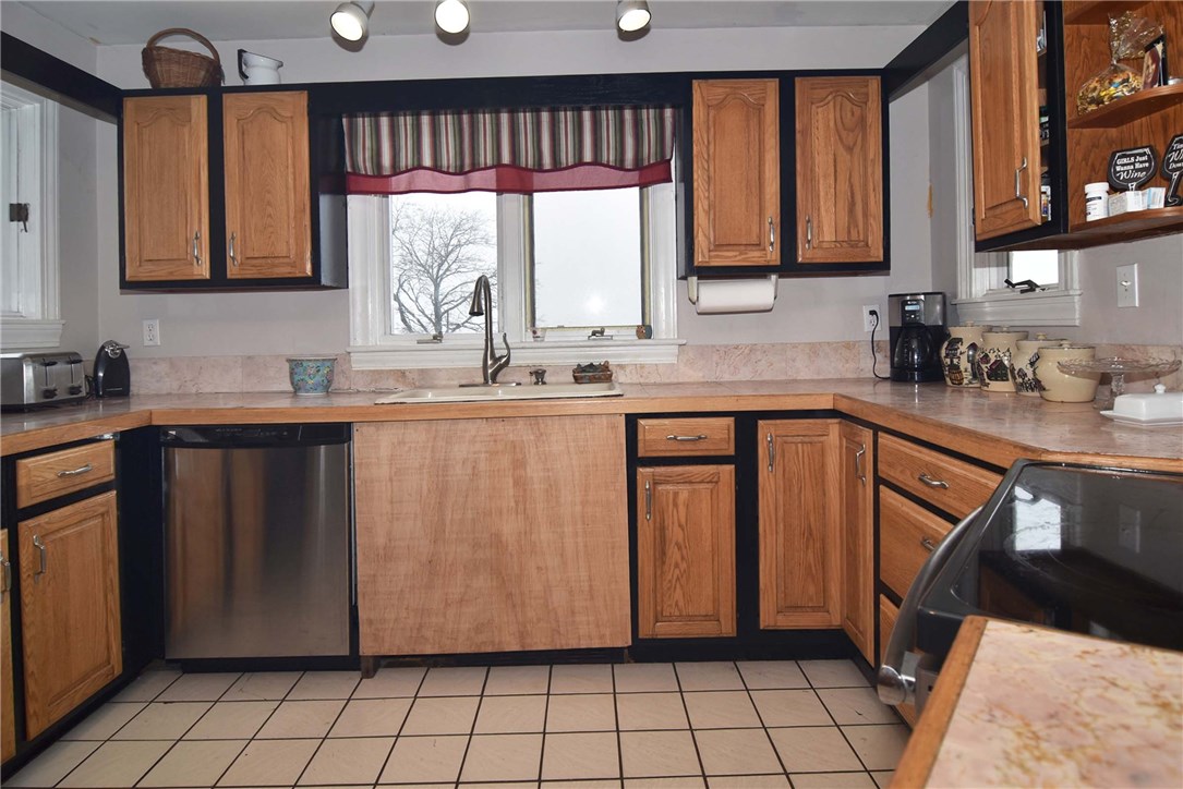 114 Lepes Road Tiverton, RI 02878 - Photo 5 of 31