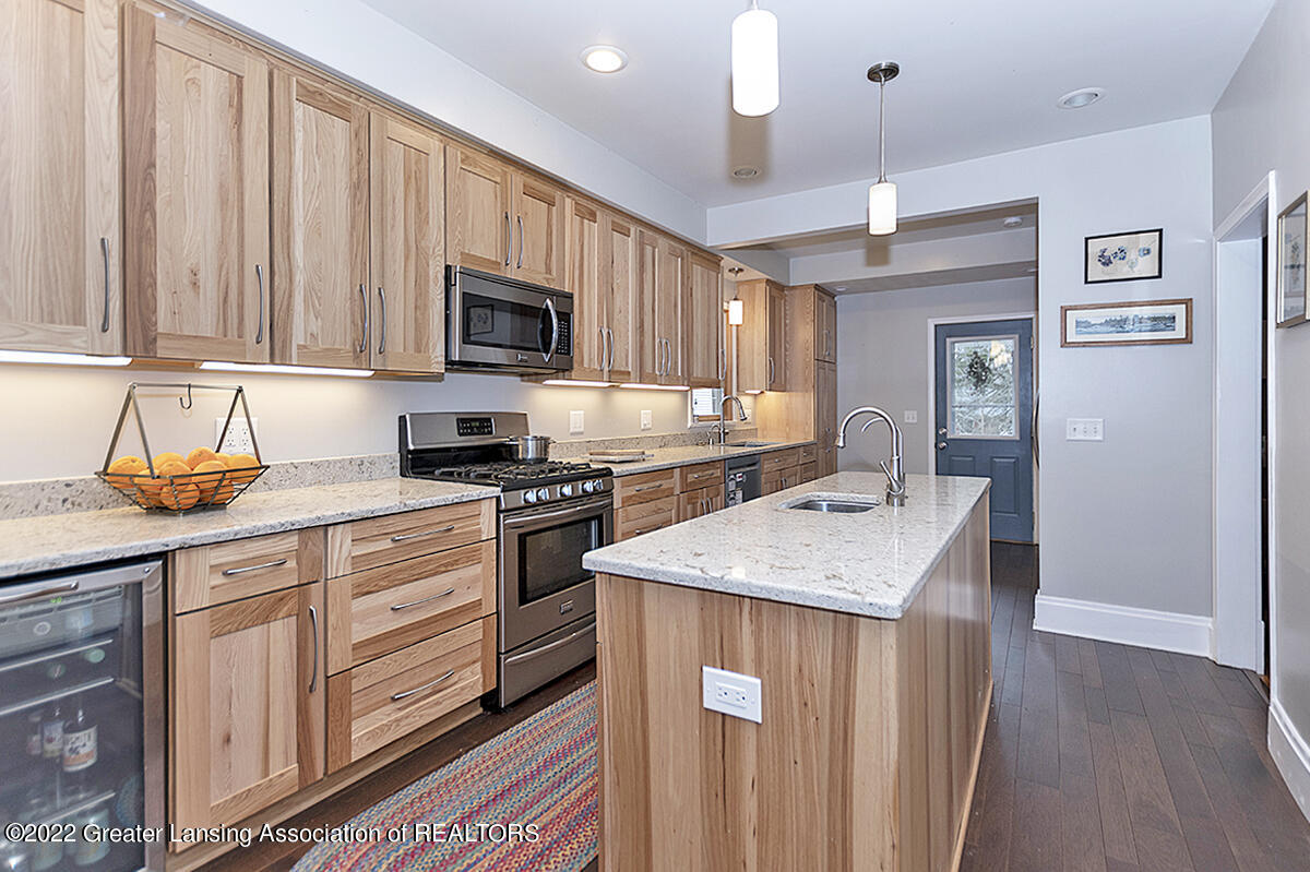 2331 Forest Road Lansing, MI 48910 - Photo 10 of 40 Kitchen