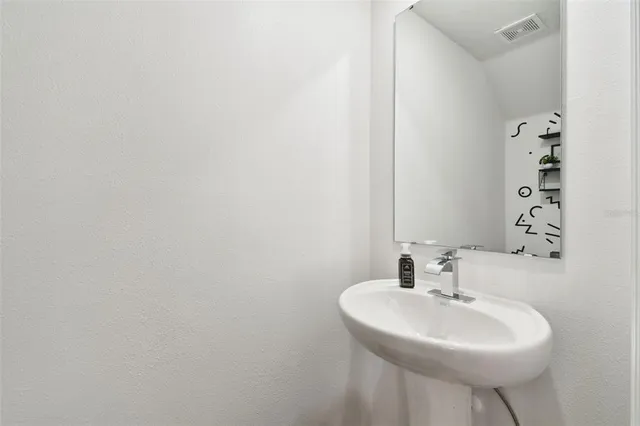 $2,100 | 2513 Sunray Venus Way, Ruskin, FL 33570