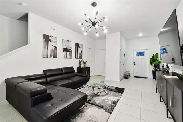 $2,100 | 2513 Sunray Venus Way, Ruskin, FL 33570