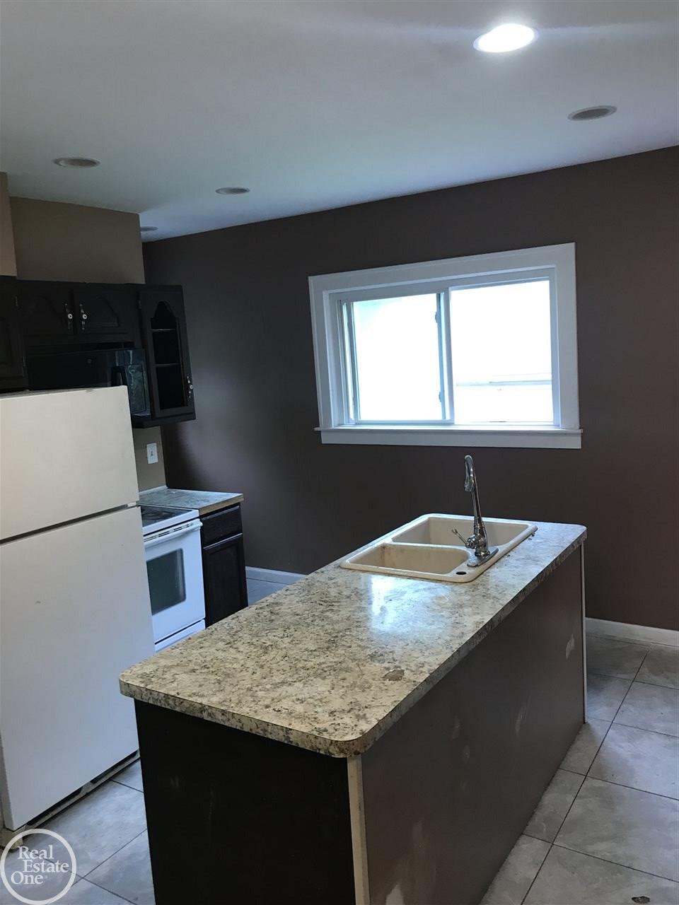 16919 Millar Road Clinton Township, MI 48036 - Photo 9 of 15 31331373-8.JPG