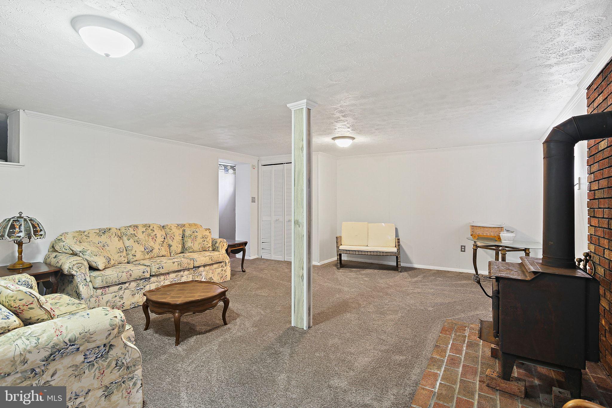 1025 St Michaels Road Mount Airy, MD 21771 - Photo 24 of 31 a living room with furniture