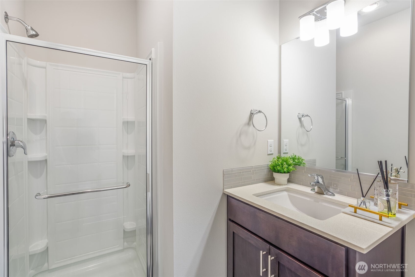 1621 Seattle Hill Road, Unit EE1 Bothell, WA 98012 - Photo 20 of 39 a bathroom with a granite countertop sink and a mirror