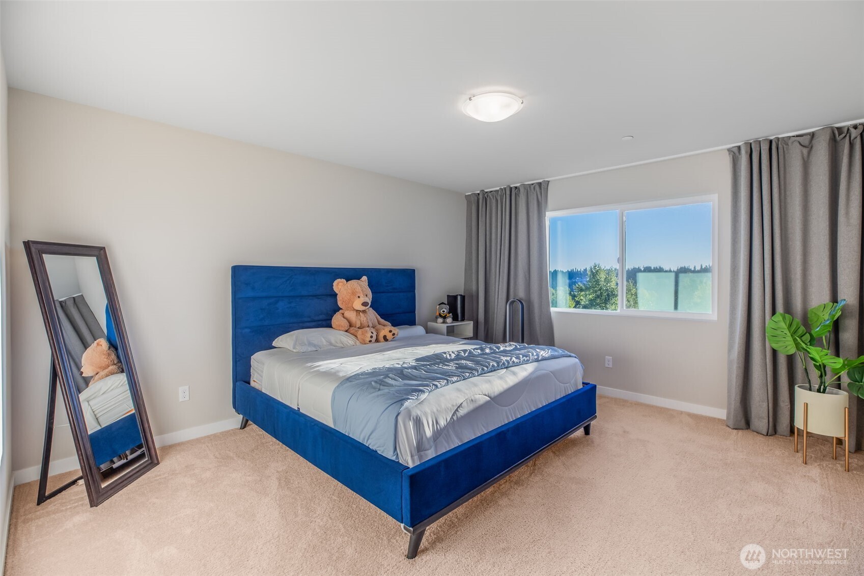 1621 Seattle Hill Road, Unit EE1 Bothell, WA 98012 - Photo 21 of 39 a bedroom with a bed and a window