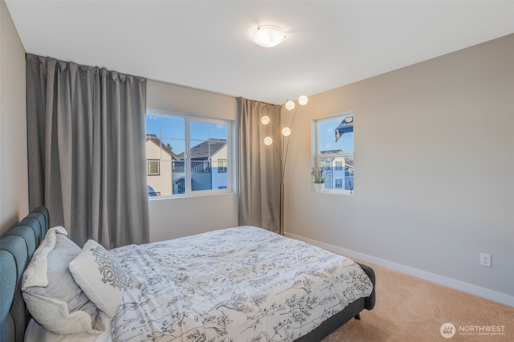 1621 Seattle Hill Road, Unit EE1 Bothell, WA 98012 - Photo 25 of 39 a bedroom with a bed and a window