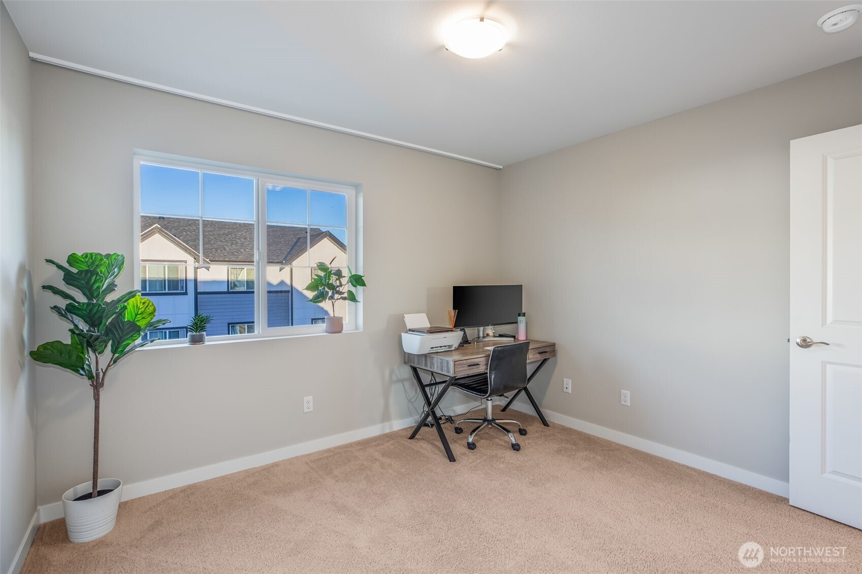 1621 Seattle Hill Road, Unit EE1 Bothell, WA 98012 - Photo 27 of 39 a workspace with furniture and a potted plant