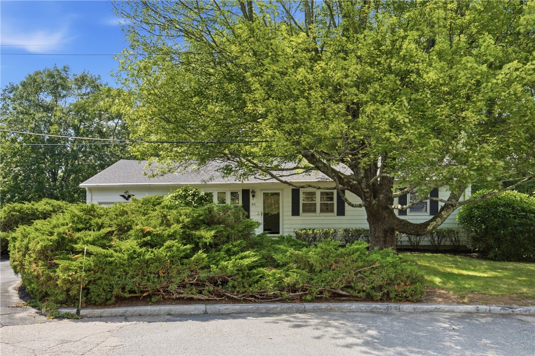 251 Madeleine Avenue Woonsocket, RI 02895 - Photo 2 of 44