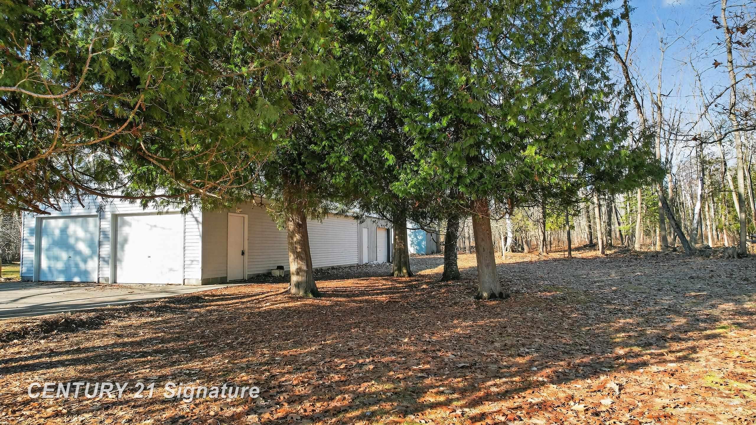 1647 North Huron Road Tawas City, MI 48763 - Photo 4 of 61