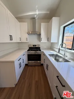 $2,850 | 2715 1/2 West 95th Street, Inglewood, CA 90305