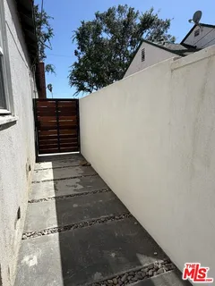 $2,850 | 2715 1/2 West 95th Street, Inglewood, CA 90305