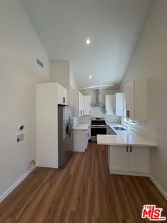 $2,850 | 2715 1/2 West 95th Street, Inglewood, CA 90305