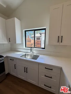 $2,850 | 2715 1/2 West 95th Street, Inglewood, CA 90305