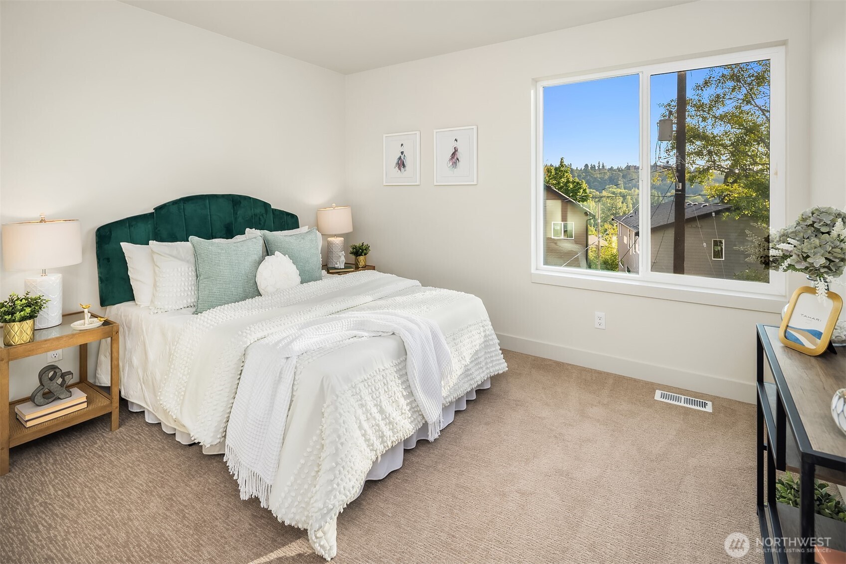 4572 22nd Avenue Southwest Seattle, WA 98106 - Photo 33 of 40 a spacious bedroom with a bed and a window