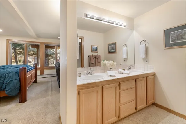 a en suite bathroom with a sink and a mirror