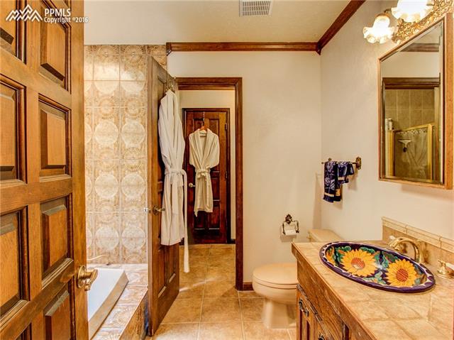13802 South Perry Park Road Larkspur, CO 80118 - Photo 11 of 36 Gallery Image 11